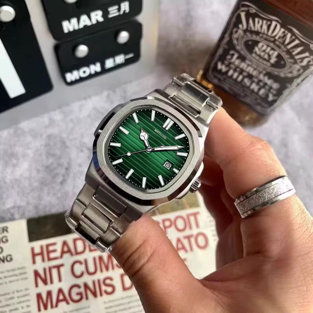 Montre de luxe en acier inoxydable M2
