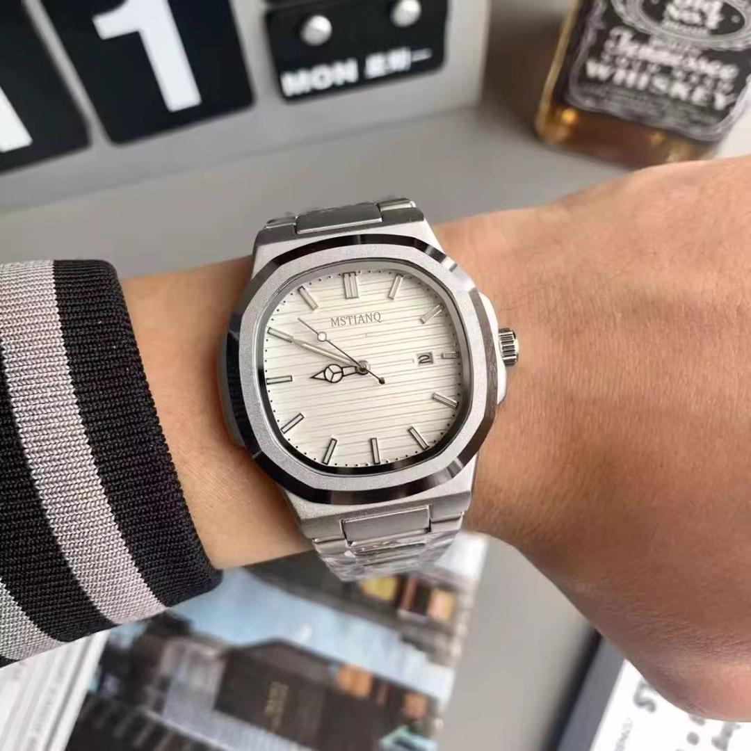 Montre de luxe en acier inoxydable M2